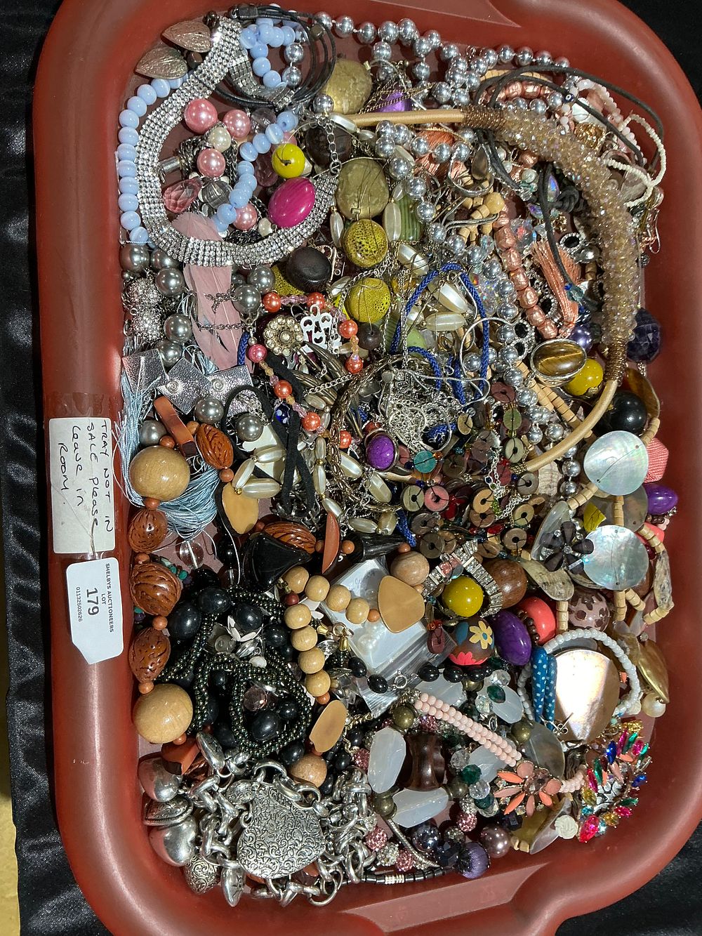 Lot 179: A Large Assortment of Mixed Costume Jewellery and Crafting Components