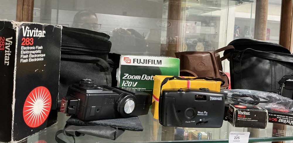 Lot 225: A Collection of Vintage Photographic Equipment including Vivitar 283 Electronic Flash and Panorama Wide Pic Camera