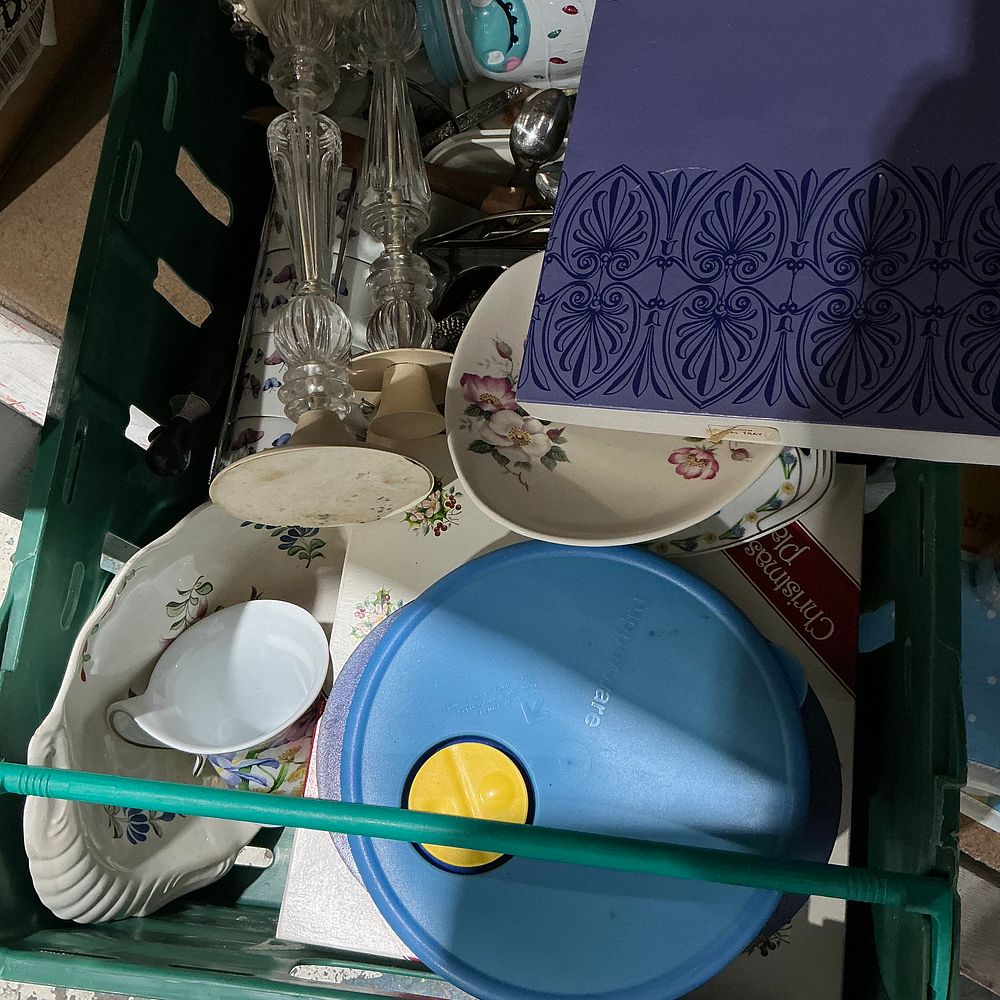 Lot 274: An Assortment of Household Tableware, Glassware, and Branded Kitchenware