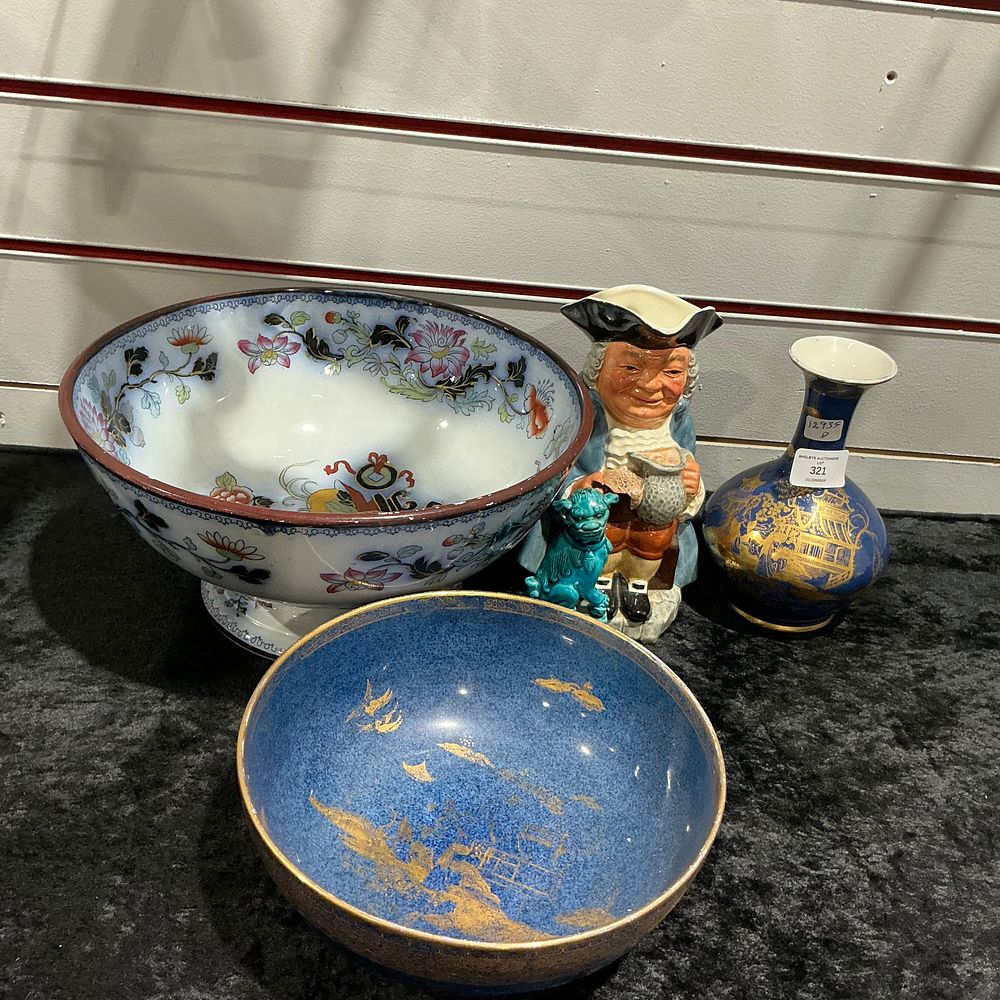 Lot 321: A collection of decorative ceramics including a Chinese famille rose punch bowl and Chinoiserie blue and gold wares