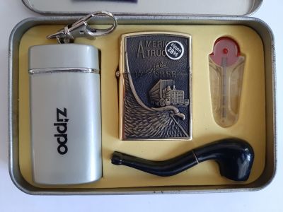 סט ישן של מצית זיפו zippo לא מצוי במצב לא משומש. . סט ישן של מצית זיפו zippo לא מצוי במצב לא משומש.