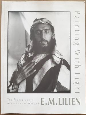 ספר או קטלוג מרשים על הצלם והצייר משה אפרים ליליאן (אמן בצלאל) "לצייר באור" בהוצאת מוזיאון תל 
