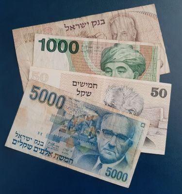 לוט 4 שטרות ישראל במצב VF משומשים. כולל 1,000 שקלים רמב"ם עם הדפסת הטעות ררב במקום הרב ושטר 
