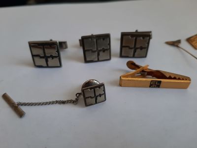 לוט 7 פריטי חברת התעופה "אל על" , חפתים, אוחז עניבה וסמלים ישנים שנות ה 50-60 של המאה הקודמת.