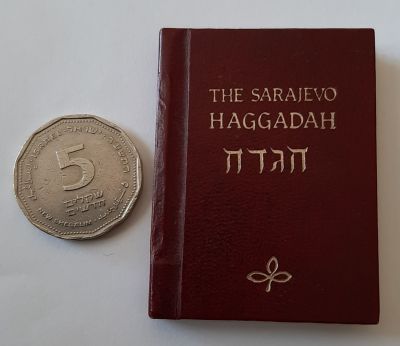 הגדה מיניאטורית של הגדת סרייבו. מצב חדש , לא ידוע שנת ההדפסה. גודל 4X5 