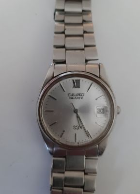 שעון סייקו SEIKO דגם SQ מנגנון קוורץ, תאריכון. כנראה צריך להחליף סוללה. קוטר 32 מ"מ. רצועה מקורית.