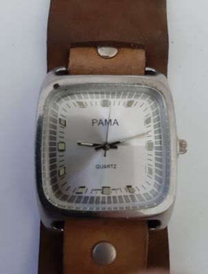שעון PAMA מנגנון קוורץ, רצועת עור לא שגרתית. מרובע 38 מ"מ. כנראה צריך להחליף סוללה.