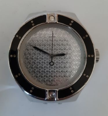 שעון SWATCH קוורץ. דגם גדול ומאסיבי ולוח מיוחד. במצב טוב. קוטר 44 מ"מ. עיצוב מיוחד. כנראה נדרש 