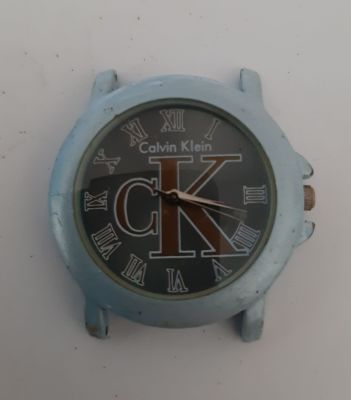 שעון CALVIN KLEIN קוורץ. מצב חיצוני טוב. קוטר 35 מ"מ. כנראה נדרש להחליף סוללה. ללא רצועה.