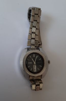 שעון SEIKO אוטומטי לאשה. מצב חיצוני טוב. קוטר 25 מ"מ. מנגנון עובד, רצועה מקורית.