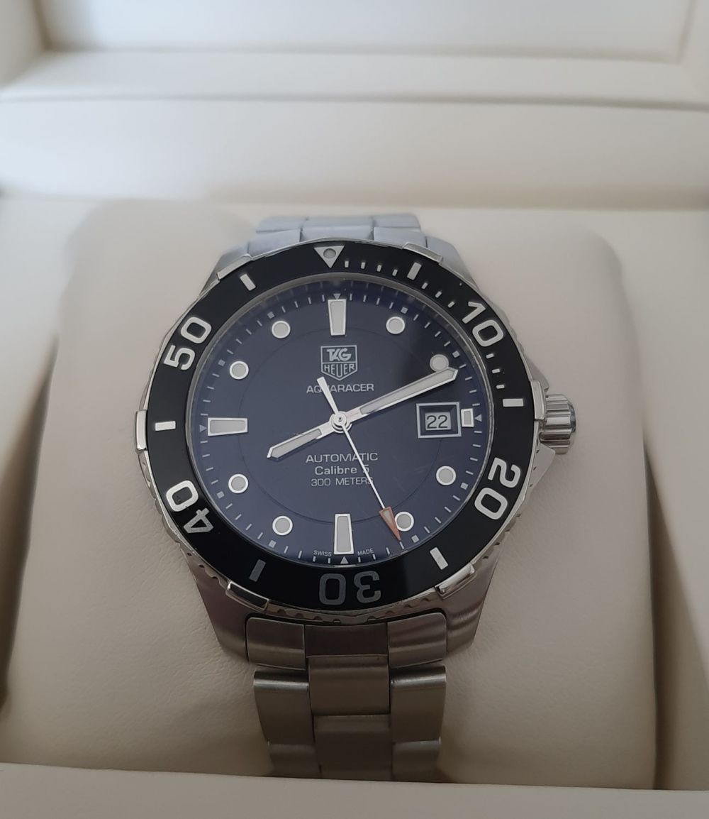 שעון טאג הוייר CALIBER 5 - TAG HEUER - AQUARACER מנגנון אוטומט. עמידות למים עד עומק 300 מטר. 