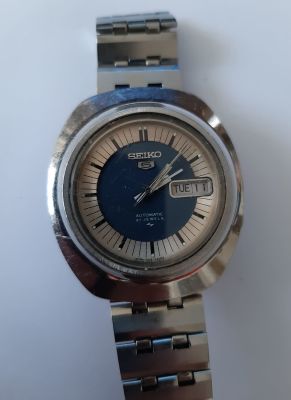 שעון יפני SEIKO אוטומטי . מצב חיצוני טוב. קוטר 35 מ"מ. המנגנון עובד. רצועה מקורית.