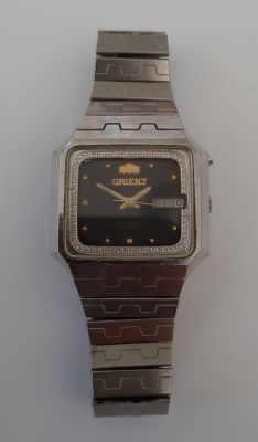 שעון ORIENT לגבר, מנגנון אוטומטי עובד. דגם קופסה טלויזיה. קוטר 36 מ"מ