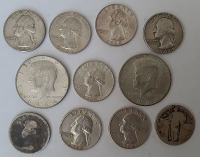 לוט של 11 מטבעות כסף 900 ארה"ב AMERICAN silver coins . משקל 80.5 גרם. 2 מטבעות חצי דולר + תשע 