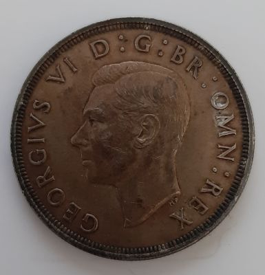 מטבע בריטי ENGLAND CRWON SILVER כסף כתר אחד משנת 1937 במצב VF במשקל 28.32 גרם.