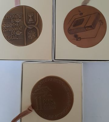 לוט 3 מדליות בהנפקה רשמית של החברה הממשלתית למדליות ומטבעות בע"מ. קוטר 60 מ"מ.