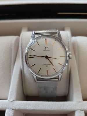 אומגה OMEGA WATCH שעון וינטג' לגבר. שעון מכני מתיחה איכותי ויוקרתי לגבר. רצועת מתכת לא מקורית. 