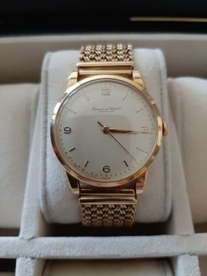 שעון שאפהאוזן IWC SCHAFFHAUSN GOLD WATCH. GOLD 18K רצועת זהב 18K . שעון מכני מתיחה. קוטר השען 