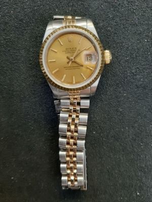 רולקס ROLEX WATCH שעון נשים דייטג'אסט DATEJUST משולב זהב. שעון מכני, מתיחה. כתר מתברג. קוטר ללא 