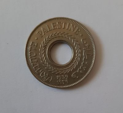מטבע 5 מיל שנת 1939 פלשתינה ארץ ישראל במצב UNC. מחיר קטלוגי ISRANUMIS הוא 200 דולר.