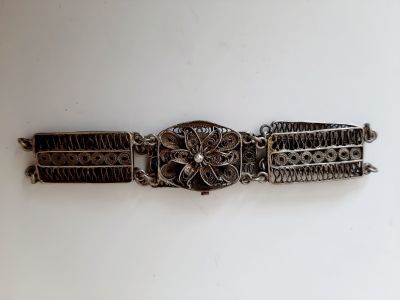 צמיד פליגרן עיצוב מעניין ויפה. עשוי כסף 925 (בצלאל ?). לא חתום.