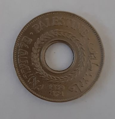 מטבע 5 מיל שנת 1939 פלשתינה / ארץ ישראל, במצב UNC. מחיר קטלוגי 200 דולר.