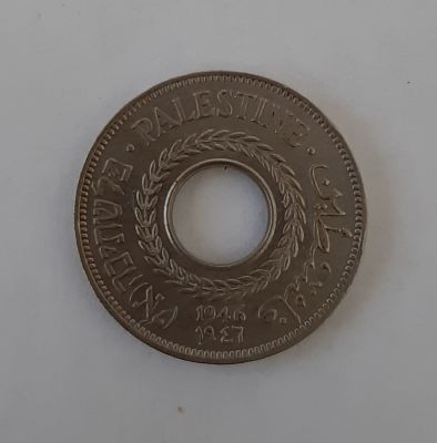 מטבע 5 מיל שנת 1946 פלשתינה / ארץ ישראל, במצב UNC. מחיר קטלוגי 250 דולר.