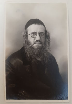 צילום מקורי דמותו של הרב המפורסם והידוע יעקב משה חרל"פ. צילום של הצלם הידוע מצלמי הארץ הראשונים 