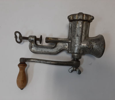 מתחנת בשר ישנה מסביבות שנת 1950.