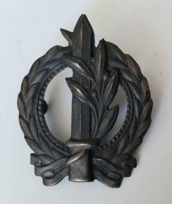 סמל כובע קציני מטכ"ל - צה"ל (כבר לא קיים בצה"ל). סמל ישן עם חיבור ישן לכובע.