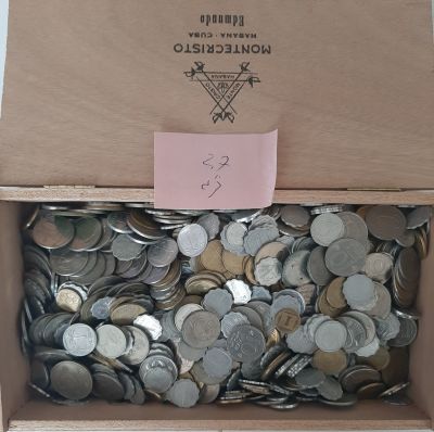 אוסף מטבעות ישראל ישנים בקופסה של סיגרים. משקל נטו של המטבעות ללא הקופסה 2.7 ק"ג.