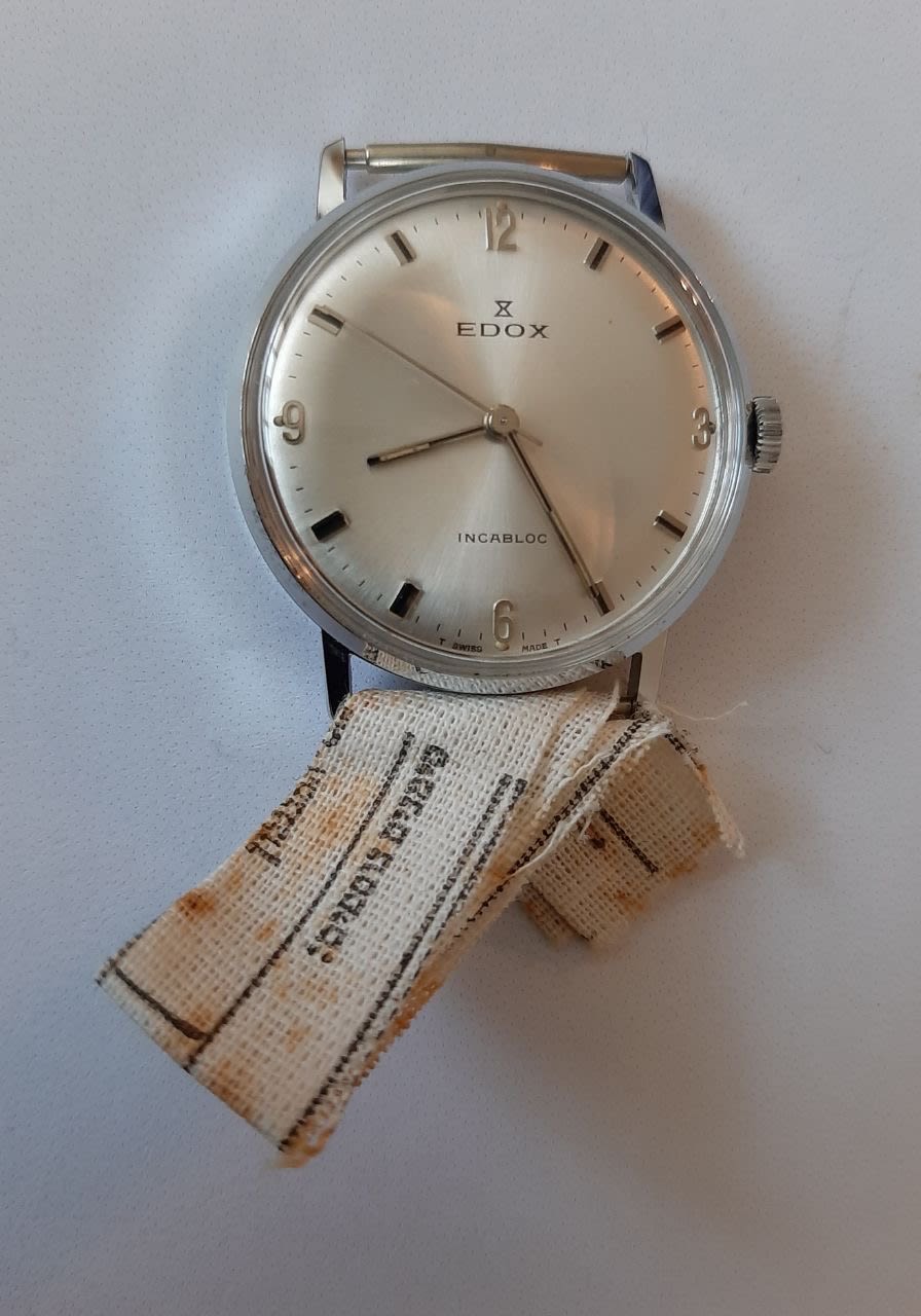 שעון יד שוויצרי לגבר EDOX - יצרן ותיק ידוע ויוקרתי פועל עד היום. שעון מכני מתיחה. וינטג' חדש לא 
