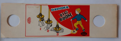 תוית צבעונית מקרטון דק למשחק לילדים דוידקה DAVIDKA תוצרת ישראל. גודל 23&times;7 ס"מ. סביבות 