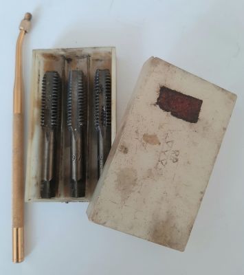 לוט 2 כלי עבודה ישנים.