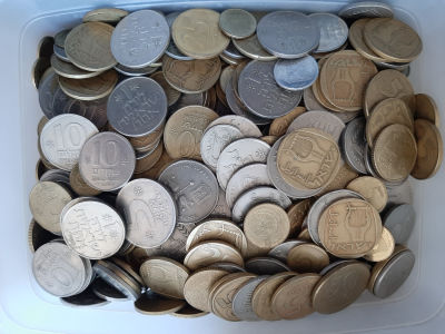 אוסף מטבעות ישראל במשקל של 2.65 קילו.