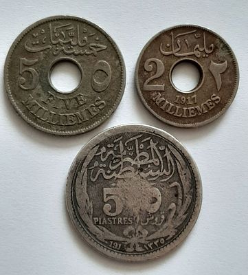 לוט 3 מטבעות מצריים שהיו בשימוש בארץ ישראל משנת 1917 ועד שנת 1927 השנה שבה הונפקו מטבעות על ידי 