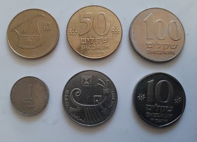 אוסף 6 מטבעות הכולל 2 מטבעות חנוכה וארבע מטבעות עם הטבעת דמויותיהם של הרצל , ז'בוטינסקי, בן 