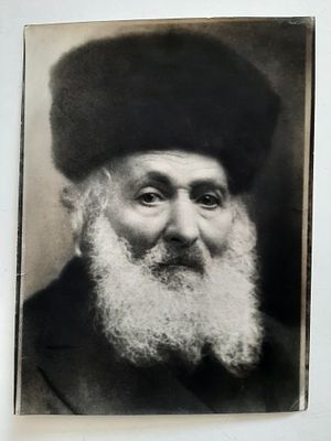 צילום גדול וישן. דמות רב / חסיד. גודל .....