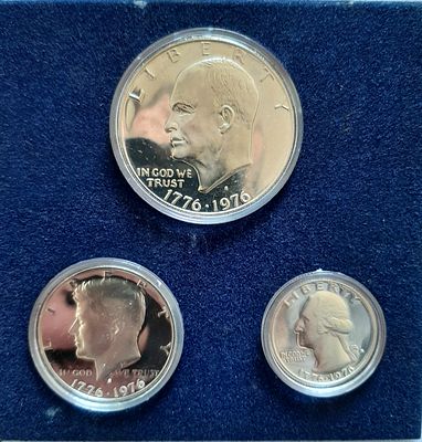 סט מטבעות כסף proof ( קשוט ) ארה"ב. במארז מיוחד. דולר, חצי דולר ורבע דולר.