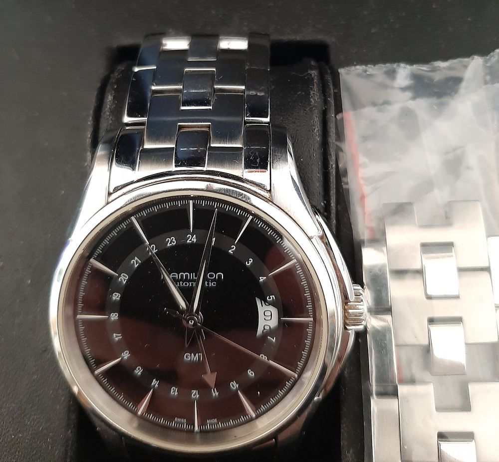 שעון איכותי המילטון Hamilton תוצרת שוויץ Swiss Made , מנגנון אוטומטי. דגם GMT המראה גם שעה 