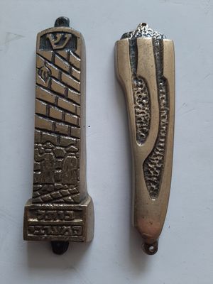 לוט 2 מזוזות ברונזה וינטג', מזוזה