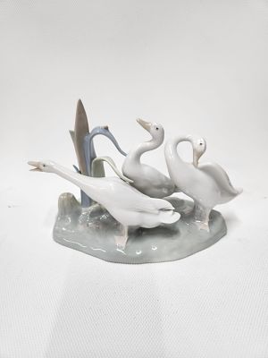 פיגורה פורצלן גדולה - ברווזים תוצרת לדרו LLADRO ספרד. אורך 25 ס"מ גובה 14 ס"מ. מצב מושלם. חתום.