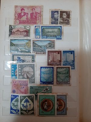 אלבום בולים 8 דפים עם בולים.