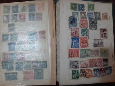 אלבום בולים 12 דפים עם בולים.