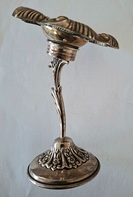 כלי כסף מגדל בשמים להבדלה בצורת פרח. תוצרת הצורפים כסף 925. משקל 76.3 גרם. גובה 14 ס"מ.