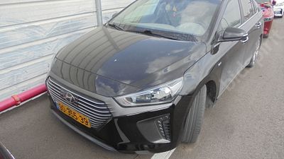 יונדאי איוניק מודל 2017. 225,533 ק"מ, יד נוכחית: רביעית, בעלות נוכחית: פרטי. תיבת הילוכים: 