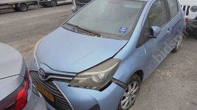 טויוטה יאריס היבריד מודל 2015. 200,099 ק"מ