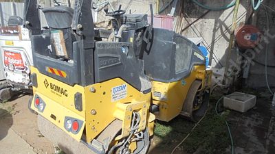 בומאג מכבש גלילי ממונע 120AD4 מודל 2019. יד נוכחית: שנייה, בעלות נוכחית: חברה בע"מ
צבע: צהוב 