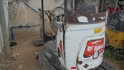 בובקט מחפר זחלי זעיר E20 מודל 2018. יד נוכחית: ראשונה, בעלות נוכחית: חברה בע"מ