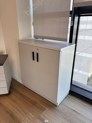 לוט של ארוניות, מדפים ומגירות. ארוניות - 10 יחידות 
מגירות 